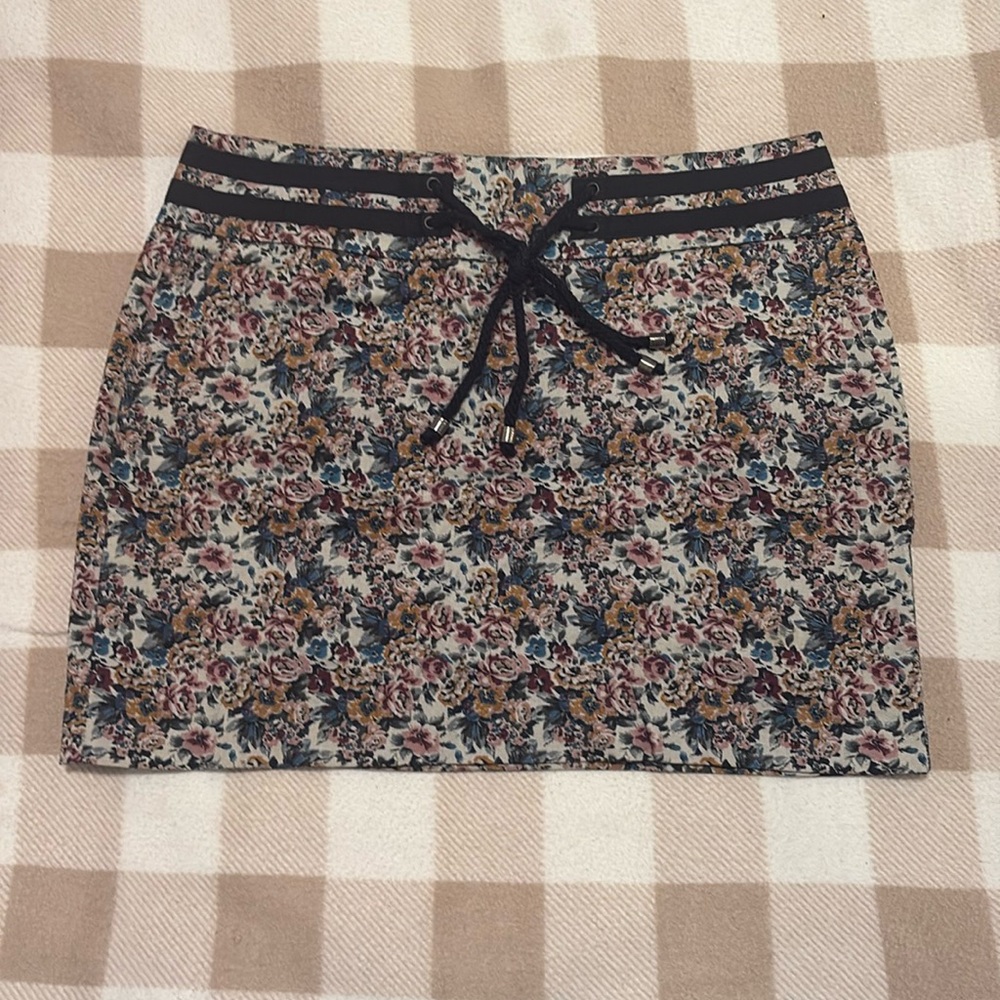 Floral mini skirt